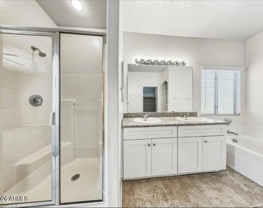 1608 S 79th Lane - Photo Thumbnail 5