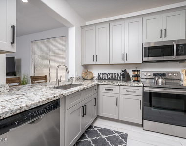1036 E Susan Lane - Photo Thumbnail 11