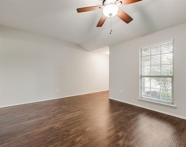9139 Grand Canal Drive - Photo Thumbnail 5