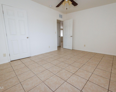3799 E Foothills Drive - Photo Thumbnail 11