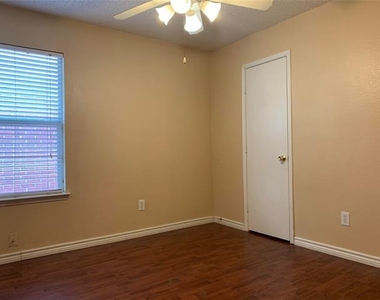 4854 Waterford Drive - Photo Thumbnail 12