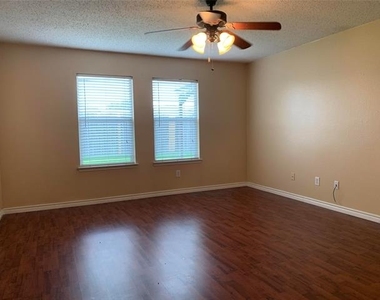 4854 Waterford Drive - Photo Thumbnail 10
