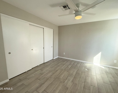 4901 S Calle Los Cerros Drive - Photo Thumbnail 6