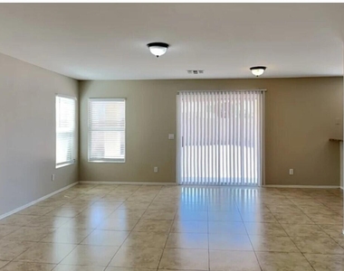 11821 W Laurel Lane - Photo Thumbnail 2
