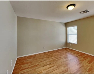11821 W Laurel Lane - Photo Thumbnail 13
