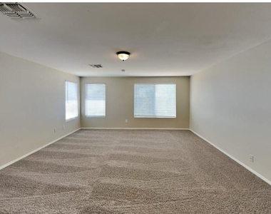 11821 W Laurel Lane - Photo Thumbnail 12