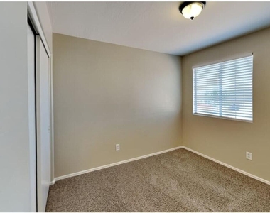11821 W Laurel Lane - Photo Thumbnail 5