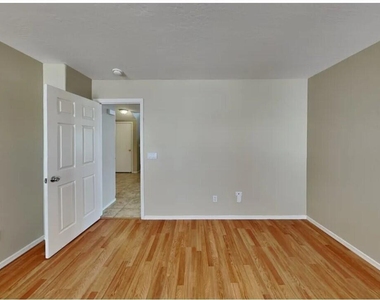 11821 W Laurel Lane - Photo Thumbnail 14