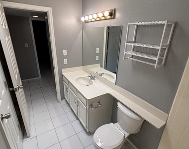 15801 N 29th Street - Photo Thumbnail 18