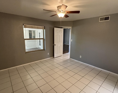 15801 N 29th Street - Photo Thumbnail 11