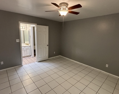 15801 N 29th Street - Photo Thumbnail 10