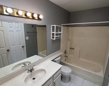 15801 N 29th Street - Photo Thumbnail 17