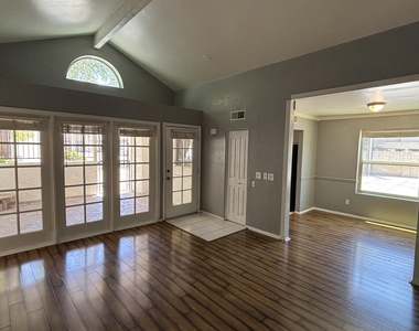 15801 N 29th Street - Photo Thumbnail 4