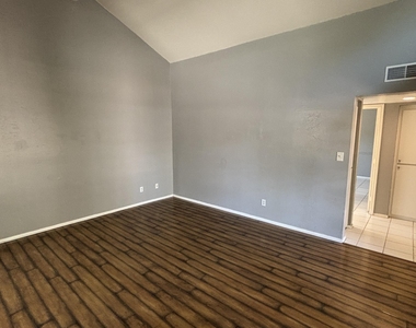 15801 N 29th Street - Photo Thumbnail 5