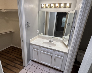 15801 N 29th Street - Photo Thumbnail 12