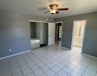15801 N 29th Street - Photo Thumbnail 16