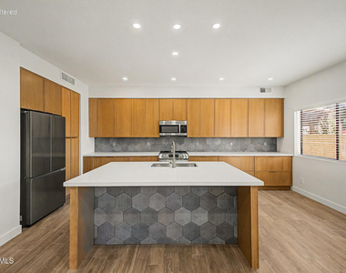 2084 N Sunset Drive - Photo Thumbnail 12