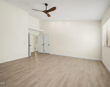 2084 N Sunset Drive - Photo Thumbnail 18