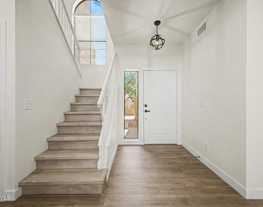 2084 N Sunset Drive - Photo Thumbnail 5