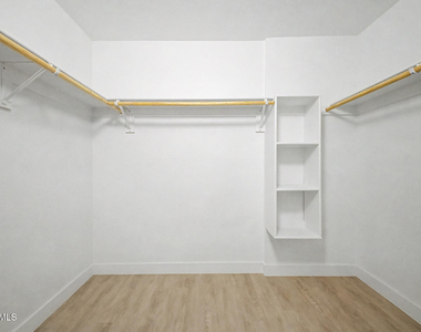 2084 N Sunset Drive - Photo Thumbnail 21