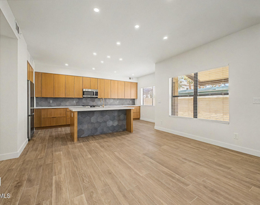 2084 N Sunset Drive - Photo Thumbnail 9