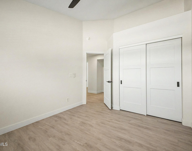 2084 N Sunset Drive - Photo Thumbnail 24