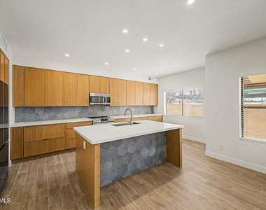 2084 N Sunset Drive - Photo Thumbnail 13