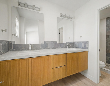 2084 N Sunset Drive - Photo Thumbnail 19