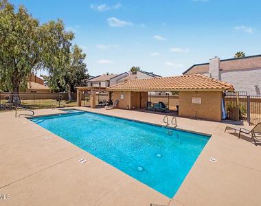 2084 N Sunset Drive - Photo Thumbnail 32