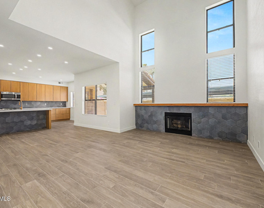 2084 N Sunset Drive - Photo Thumbnail 7