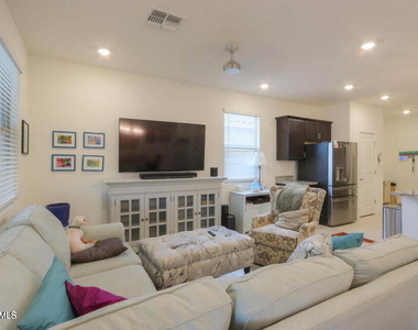 41575 W Saguaro Drive - Photo Thumbnail 6