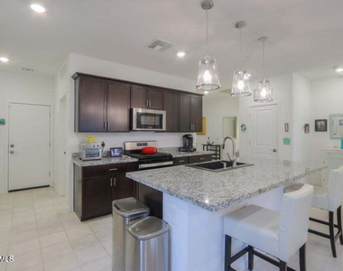 41575 W Saguaro Drive - Photo Thumbnail 3