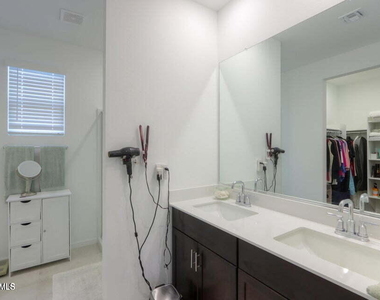 41575 W Saguaro Drive - Photo Thumbnail 12