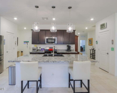 41575 W Saguaro Drive - Photo Thumbnail 2