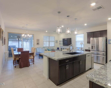 41575 W Saguaro Drive - Photo Thumbnail 4