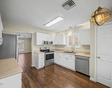 7733 W Pershing Avenue - Photo Thumbnail 9