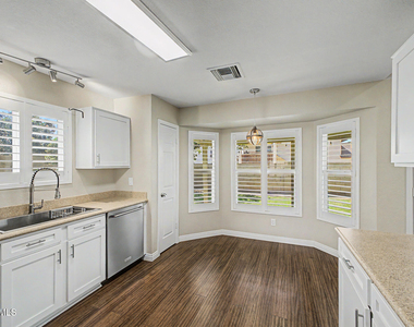 7733 W Pershing Avenue - Photo Thumbnail 11