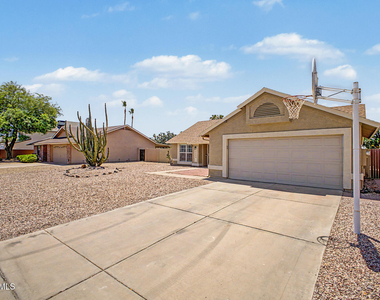 7733 W Pershing Avenue - Photo Thumbnail 2