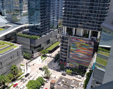 55 Sw 9th Street - Photo Thumbnail 17