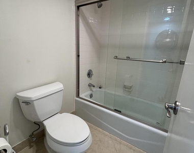 555 Oaks Lane - Photo Thumbnail 11