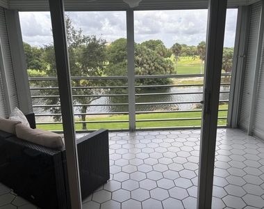 555 Oaks Lane - Photo Thumbnail 19