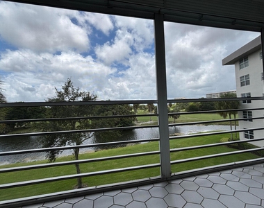 555 Oaks Lane - Photo Thumbnail 14