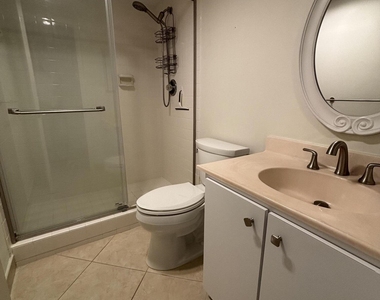 555 Oaks Lane - Photo Thumbnail 17