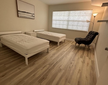 555 Oaks Lane - Photo Thumbnail 16