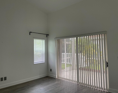 6264 Lansdowne Circle - Photo Thumbnail 8