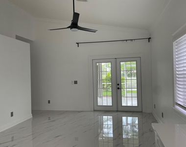 6264 Lansdowne Circle - Photo Thumbnail 6