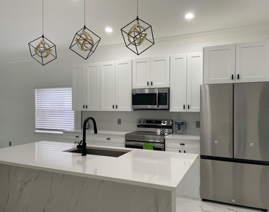 6264 Lansdowne Circle - Photo Thumbnail 4