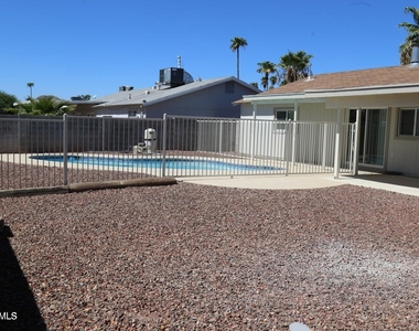 3737 E Eugie Avenue - Photo Thumbnail 21