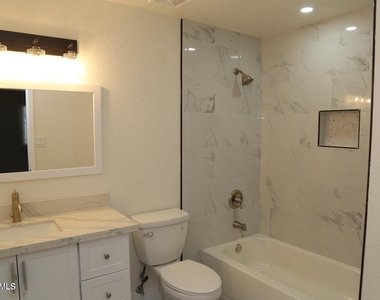 3737 E Eugie Avenue - Photo Thumbnail 12