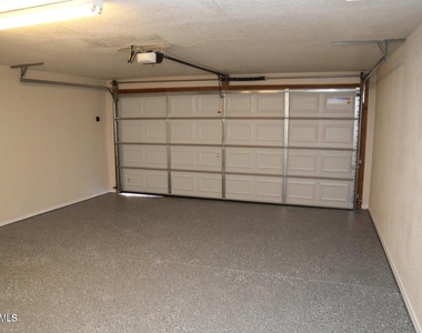 3737 E Eugie Avenue - Photo Thumbnail 18